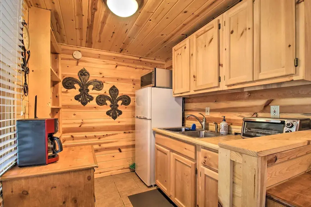 Lakeside Cabin on 2 Acres w/ Fire Pit + Hot Tub!