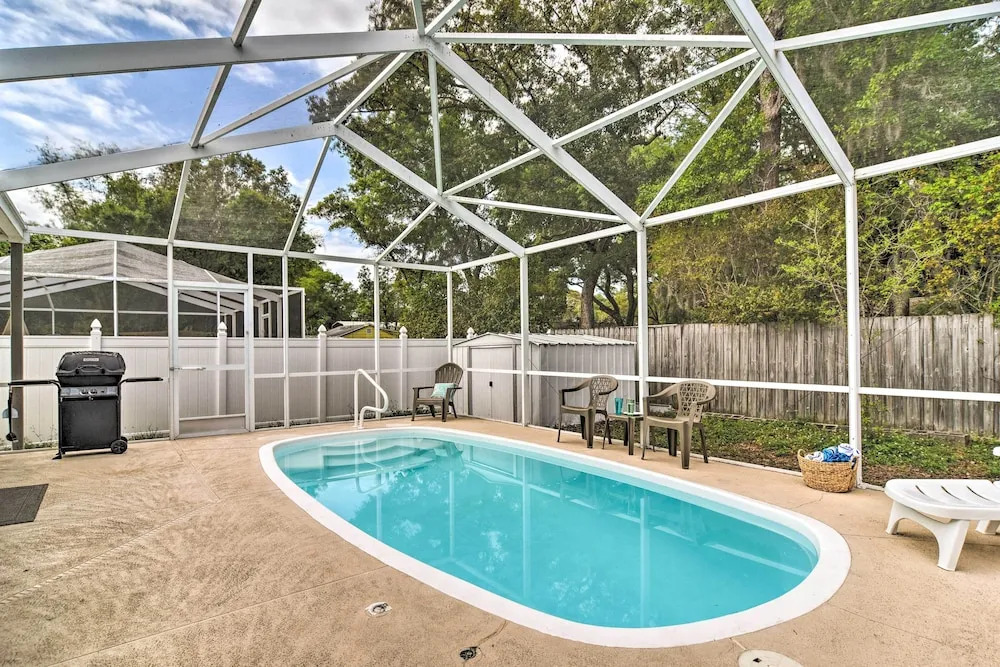Coastal Getaway w/ Pool: 6 Mi to St Pete Beach!