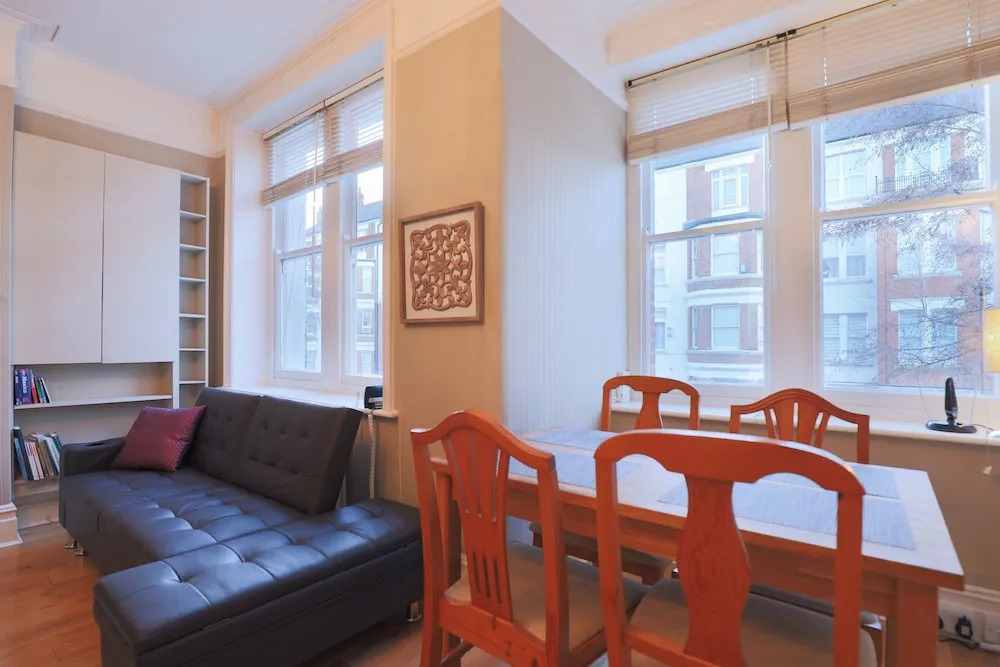 North London Spacious 2 Bedroom Apartment