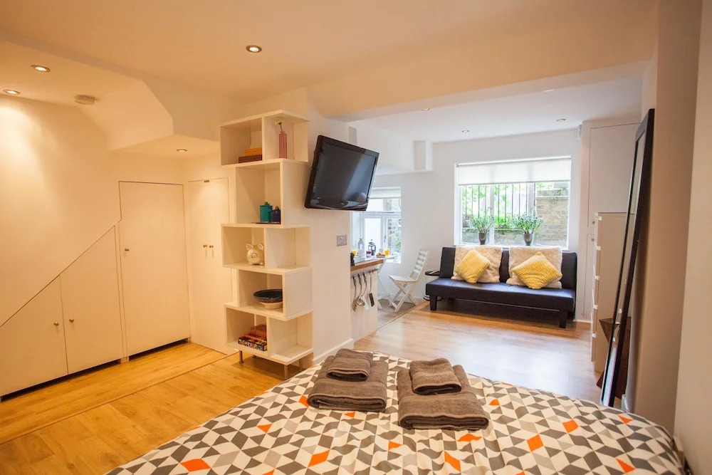 Wonderful studio in Barnsbury Village