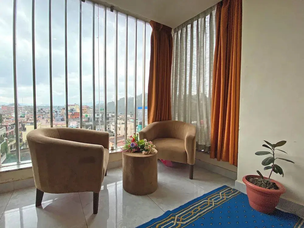 Hotel Tara Suites