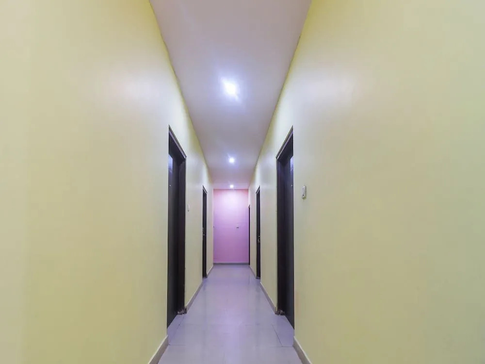 OYO 24615 Hotel Shivam Palace