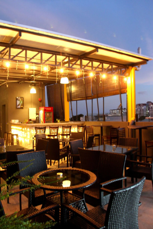 B Street Hotel