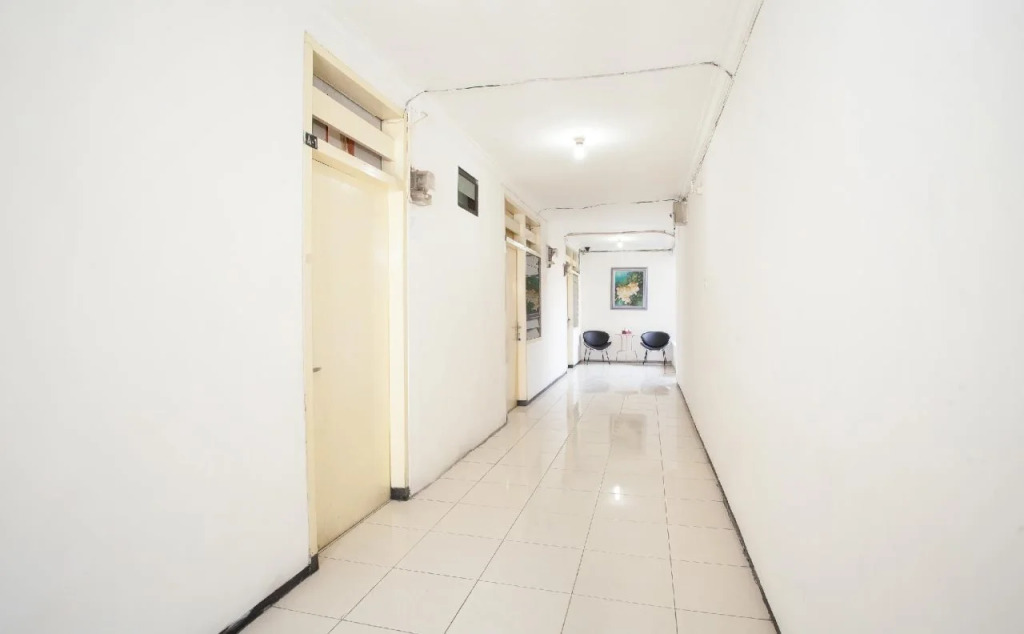OYO 143 Dukuh Kupang Residence
