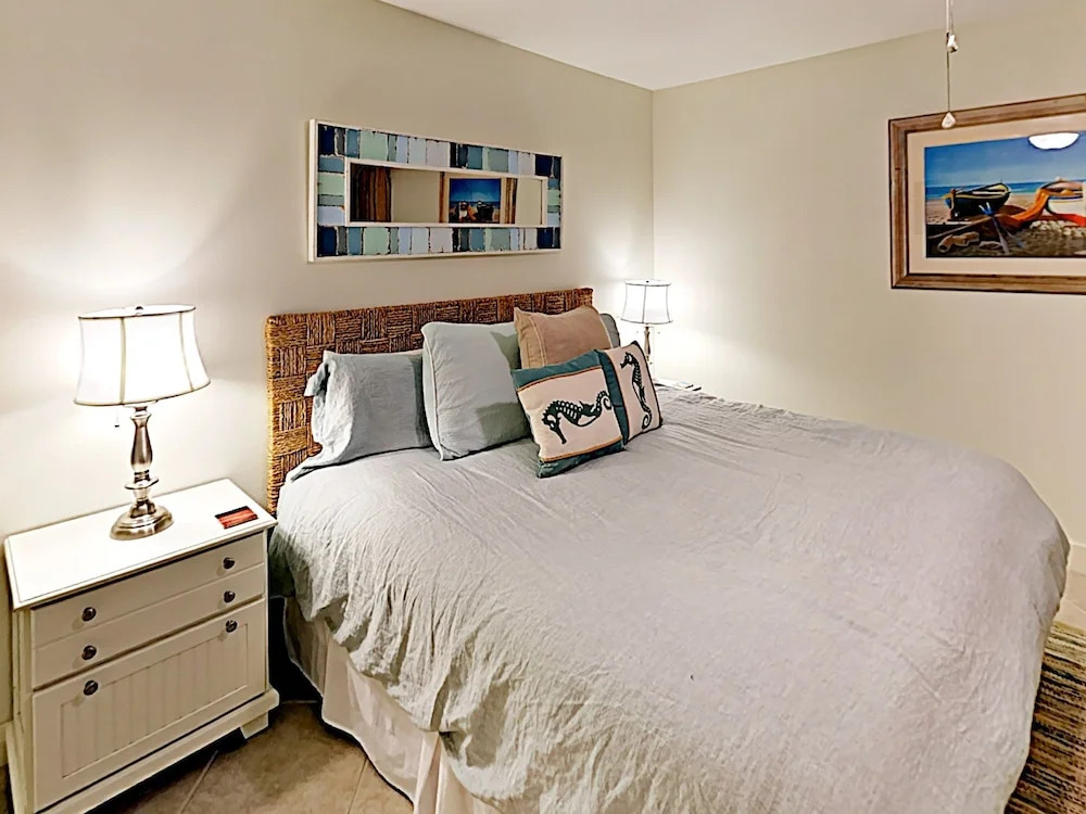 Chic Gulf-Front #C302 - 3 Br Condo