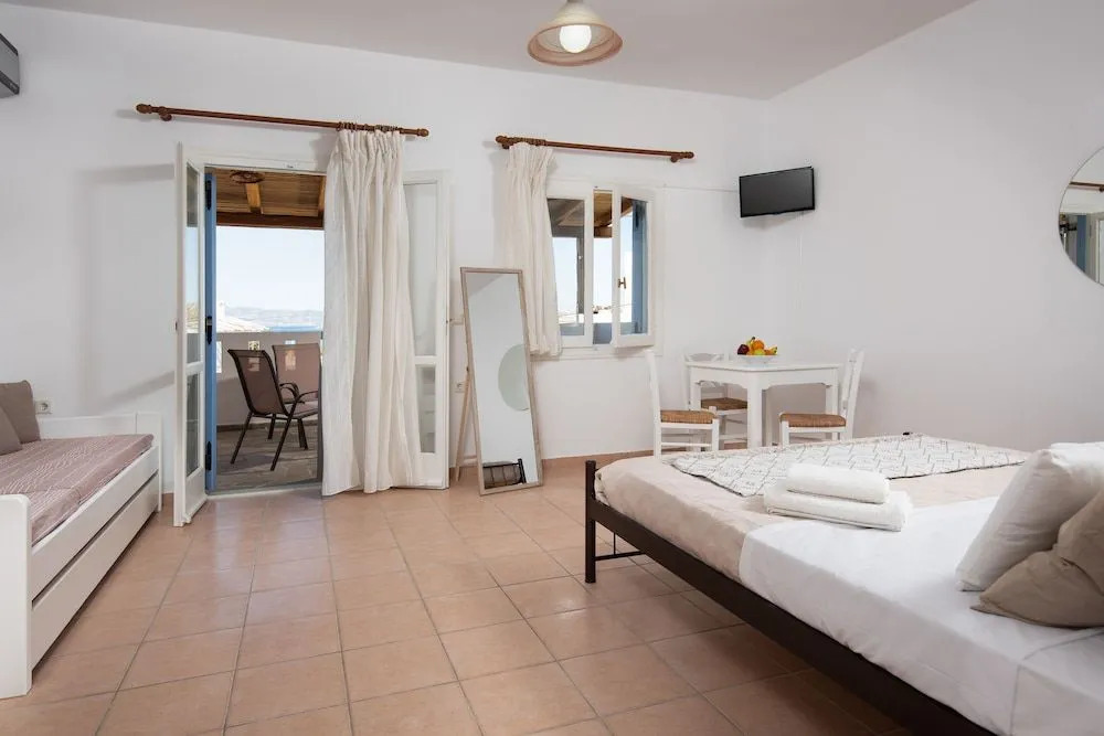 Aqua Naxos Apartments & Suites