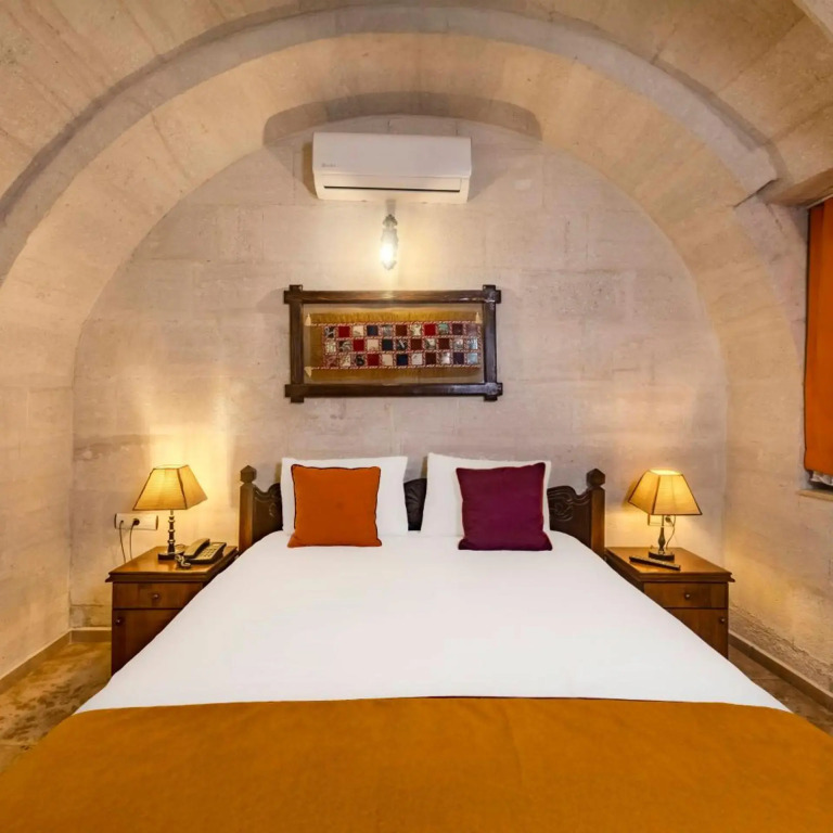 Elite Cave Suites