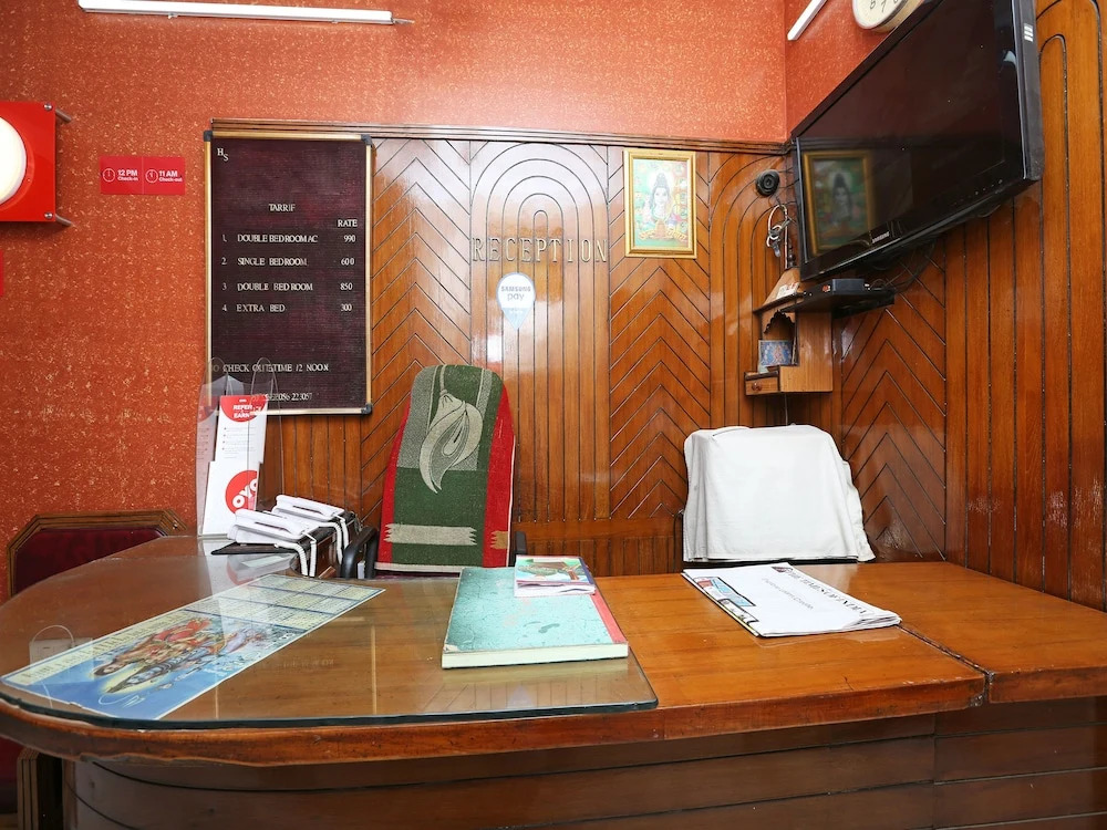 OYO 14390 Hotel Samrat