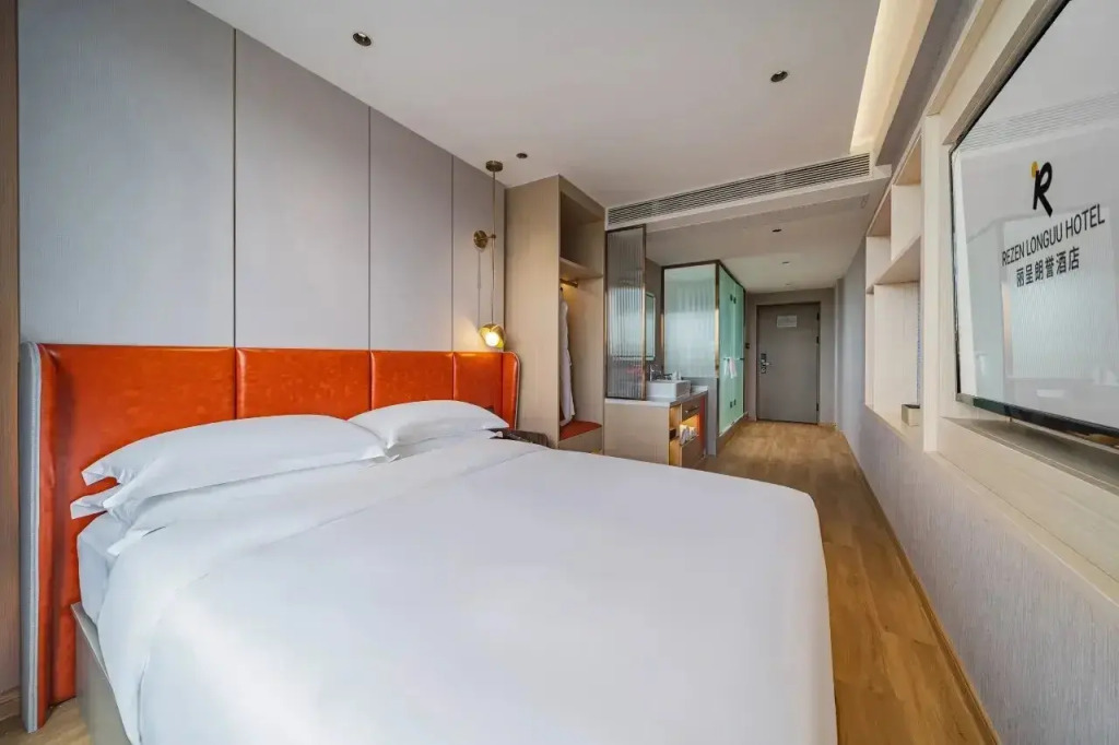 REZEN LONGUU Hotel (Guangzhou Baoneng Performance Center Luogang Subway Station)