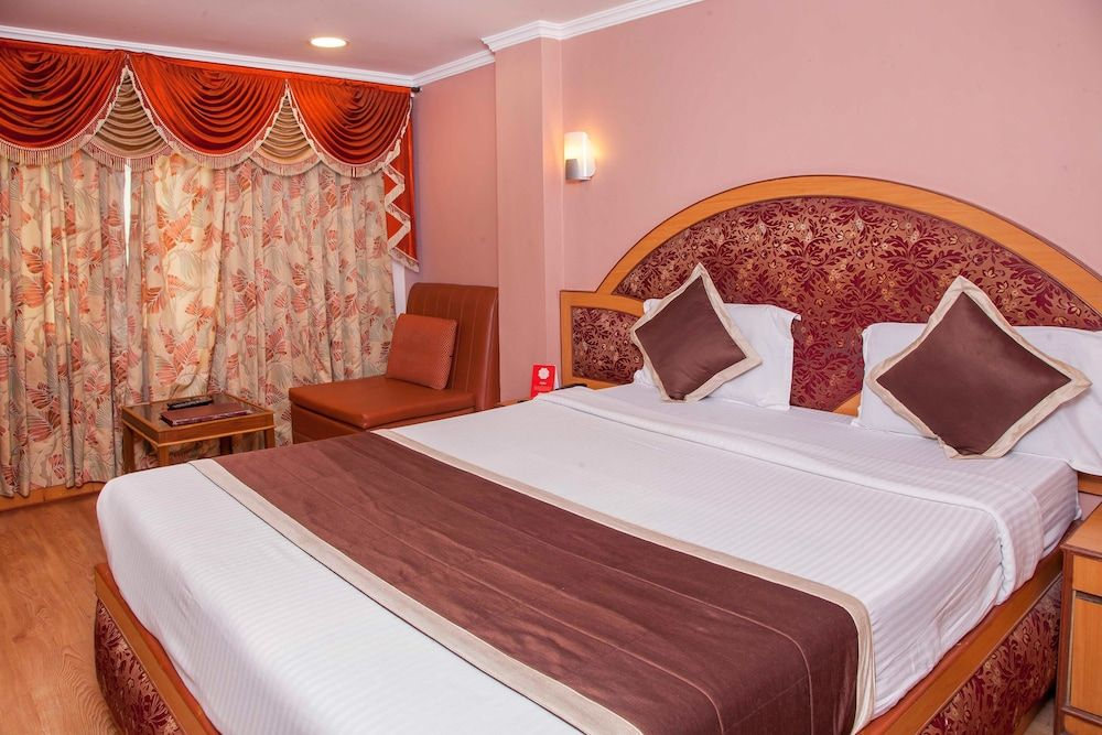 OYO 10068 Hotel Rathna