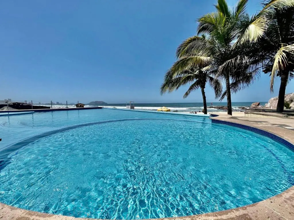 Casa turquesa pie de playa Mazatlan (Brujas)