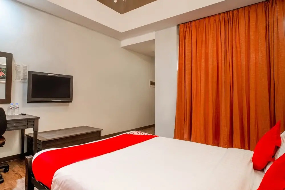 OYO 579 Anisabel Suites
