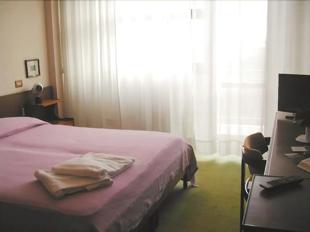 G. Hotel Capitol