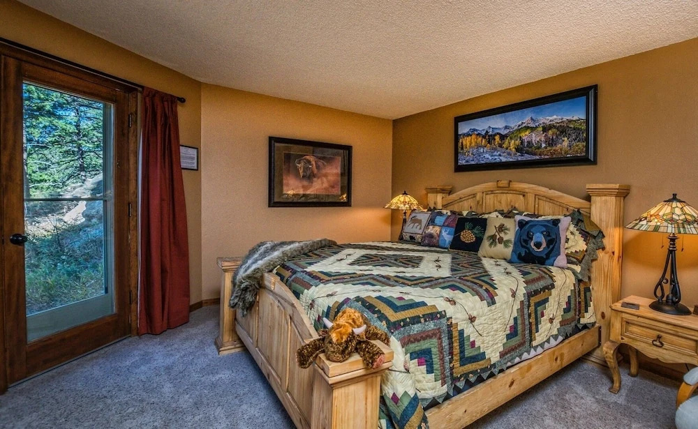 The Cedars Luxury  At Windcliff 5 Bedroom Home by RedAwning