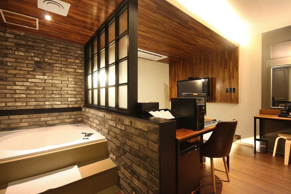 Adena Hotel