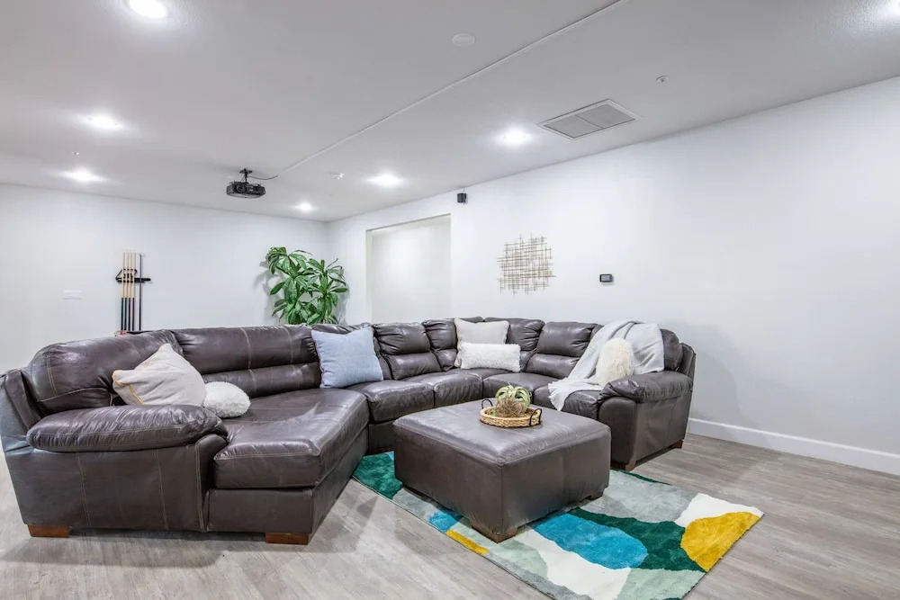 8140 E Pine - 6 Br Home