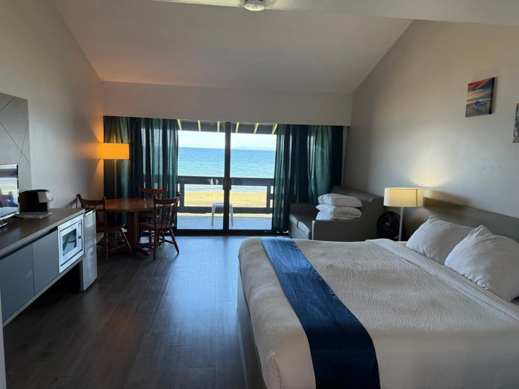 Sand Pebbles Inn