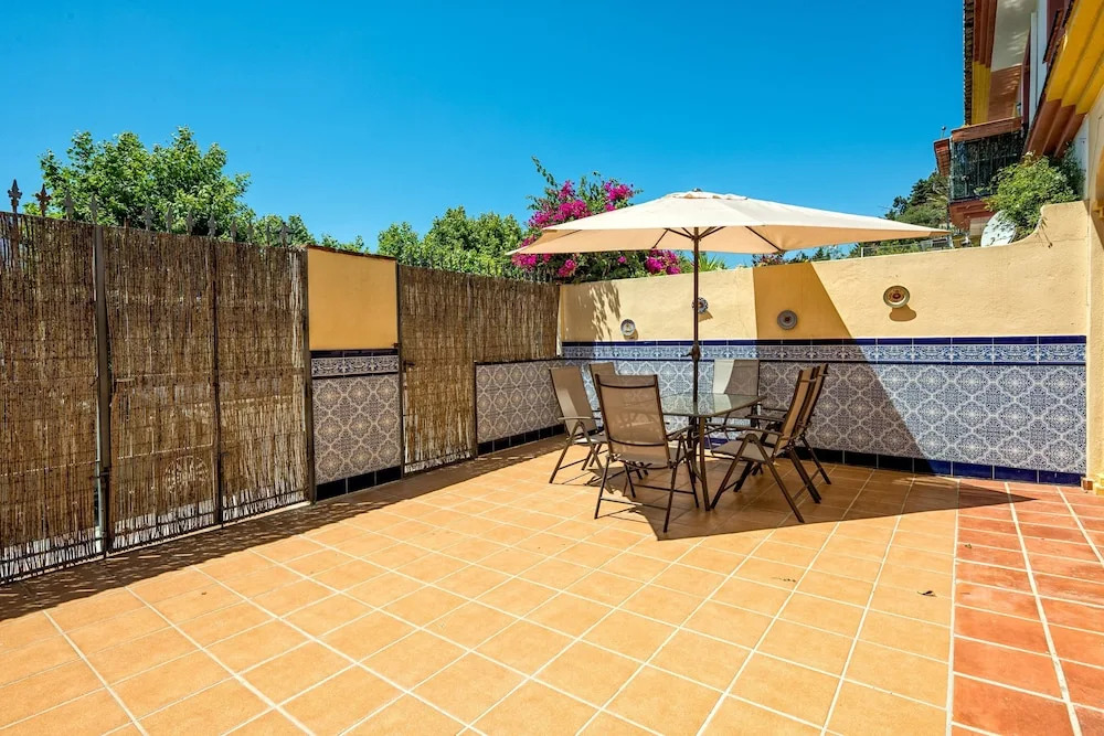 Beatriz - Amazing House in 1 min Walk to the Beach, Sea Views, Wifi