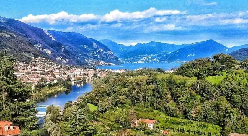 Villa con piscina e campo da tennis