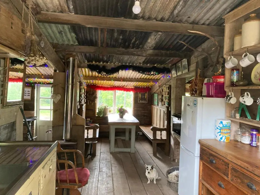 Pet Friendly - 2 Guests - Original Roadsmans Wagon