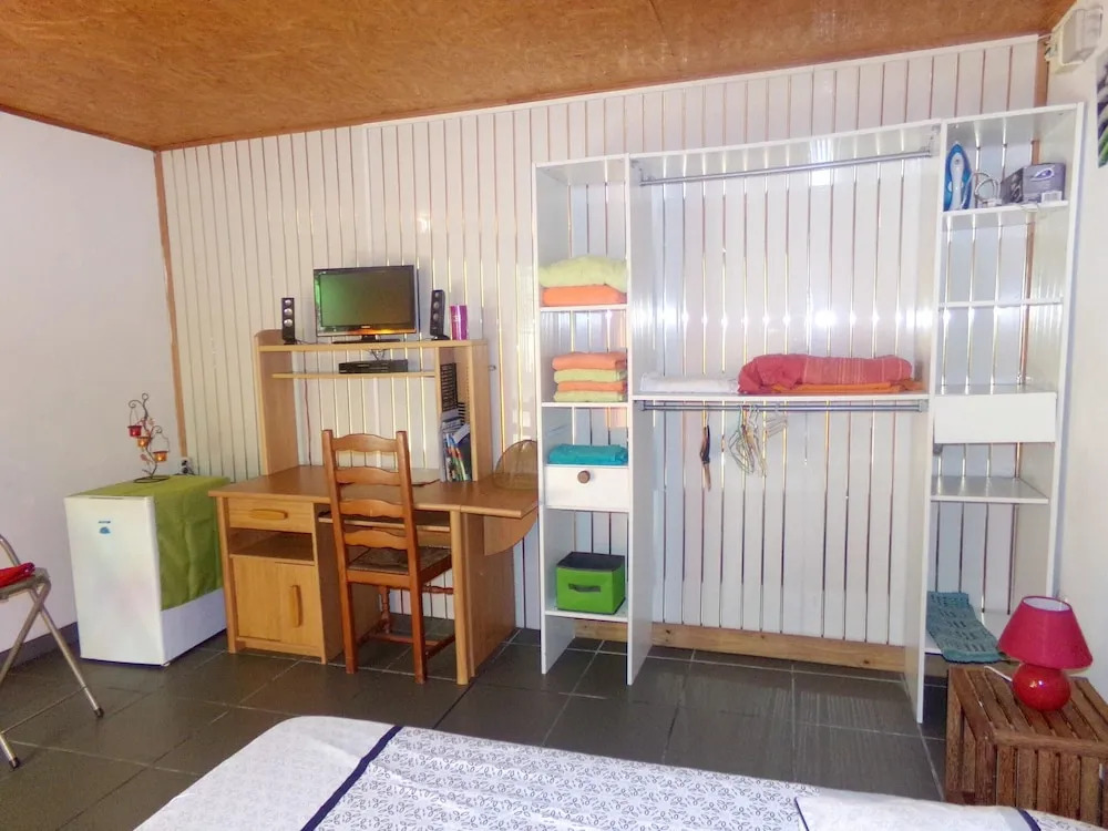 Bungalow With one Bedroom in Etang-salé les Hauts, With Furnished Terr