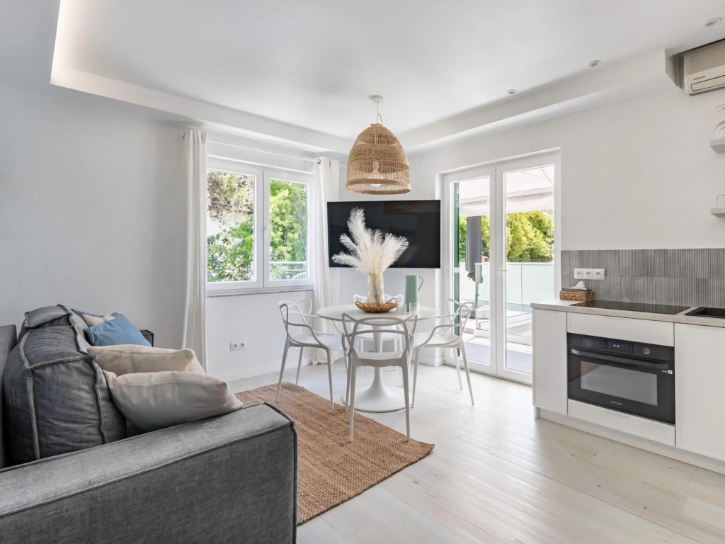 Modern Apartment in Slatine with Terrace