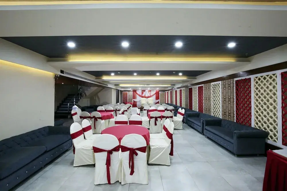 OYO 7100 Hotel Crossroads