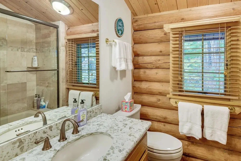 Along Big Wood River: Hailey Family Cabin w/ Yard