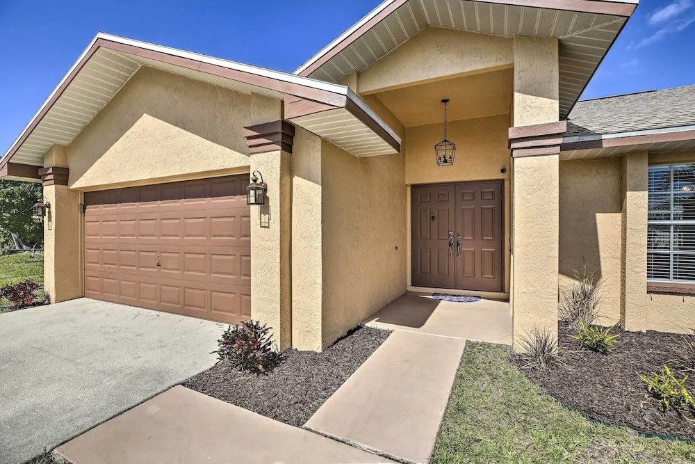 Breezy Cape Coral Oasis, Covered Lanai & BBQ