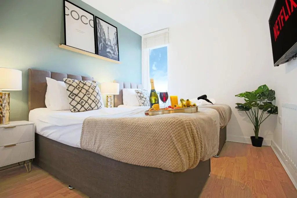 Luxury 1 Bedroom Hub Apartment - Central MK - Free Parking & Smart TV by Yoko Property