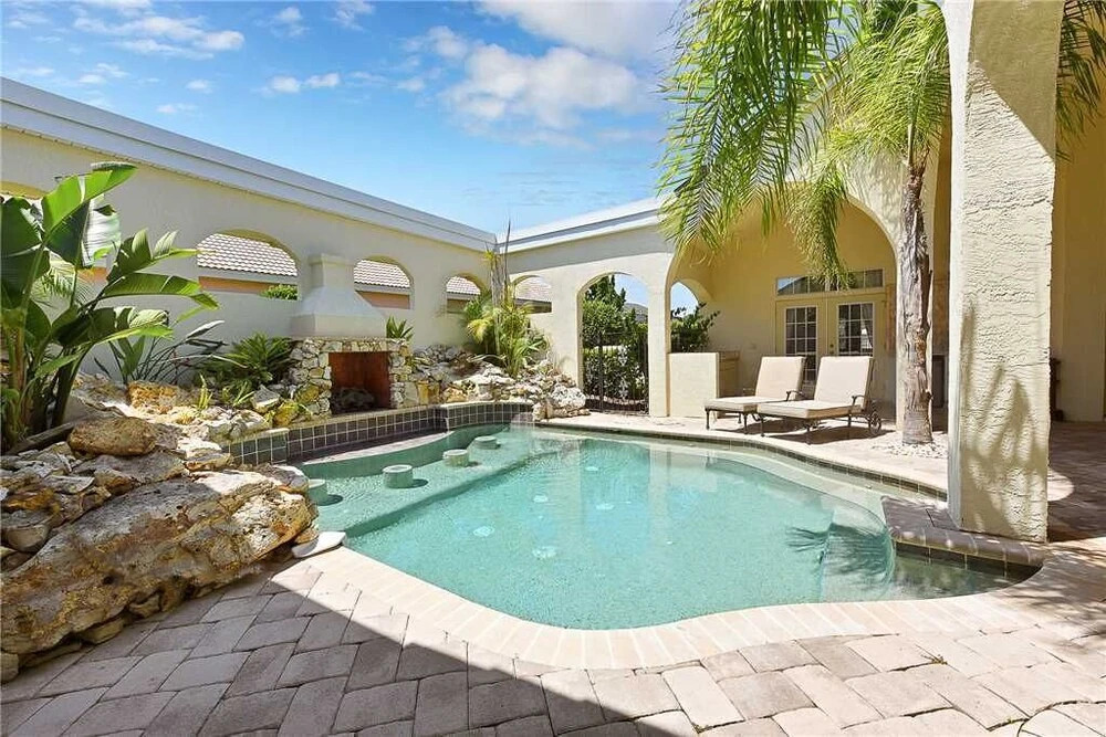 Royal Swan - Three Bedroom Home
