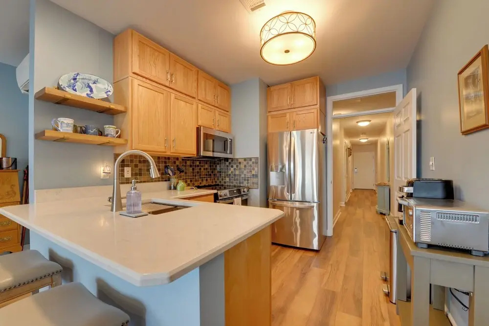 Resort Amenities & Beach Access: Huddleston Condo
