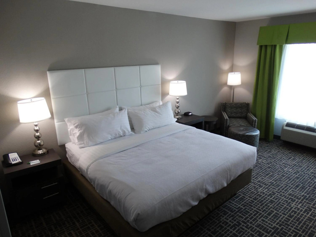 Holiday Inn Hotel And Suites Covington