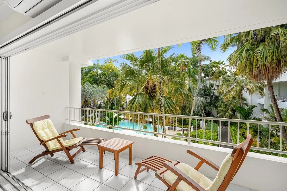 Poolside Apt in Alamanda Beachfront 77