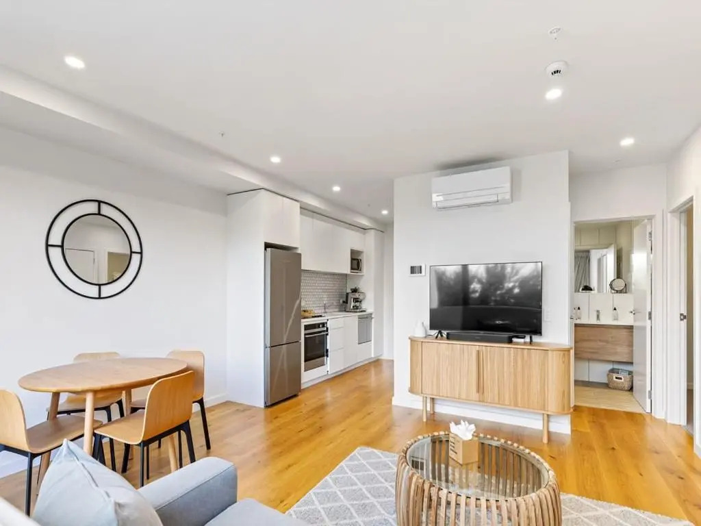 Convenient Modern 2-Bedroom Unit with Free Parking