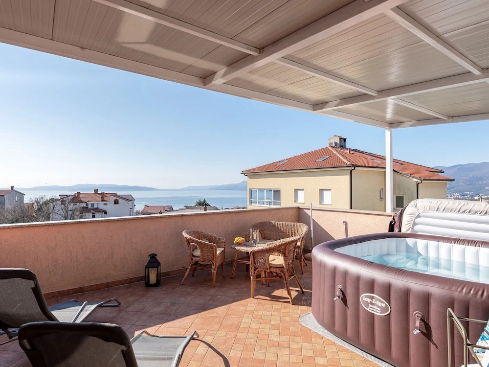 Plush Apartment in Rijeka with Hot Tub near Sea