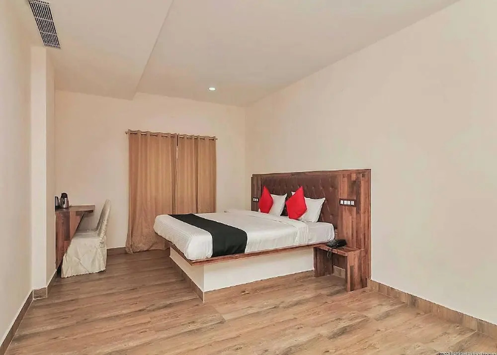 Sri Surabhi Luxurious Rooms