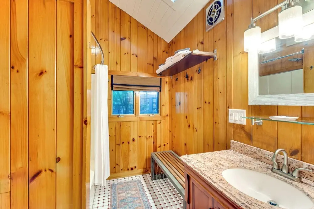 Tranquil Highlands Cottage w/ Fire Pit & Stream!