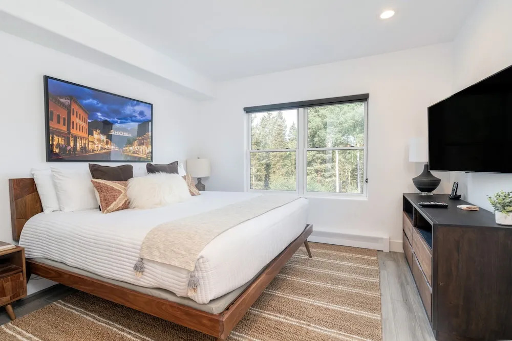 Bear Creek Lodge 207B by Alpine Lodging Telluride