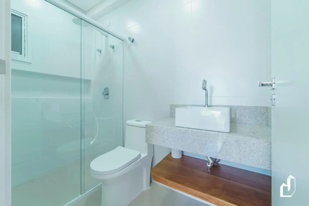 Apartamento térreo com 02 dormitórios
