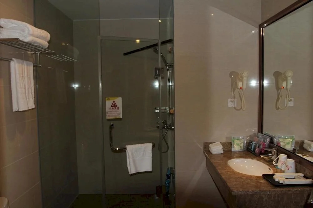 Deqing Ruijing Holiday Hotel