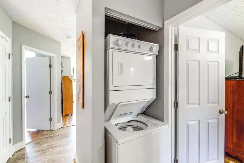 6 Mi to Skiing: Mtn-view Condo in Seven Devils
