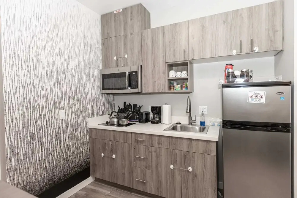 204 Stylish King Bed Suite
