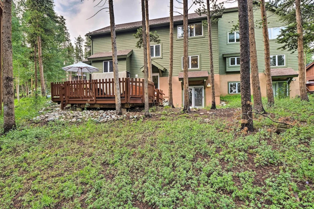 Spacious Breck Gem w/ Hot Tub: Walk to Ski Shuttle
