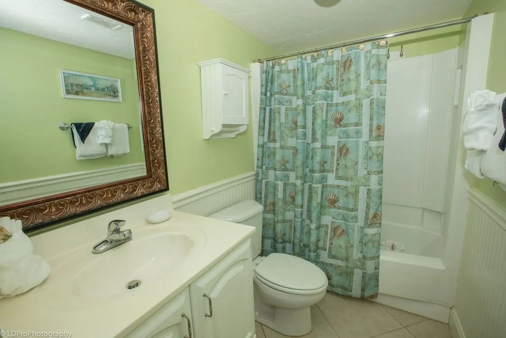Shoreline Towers 1063 2 Bedroom Condo by RedAwning