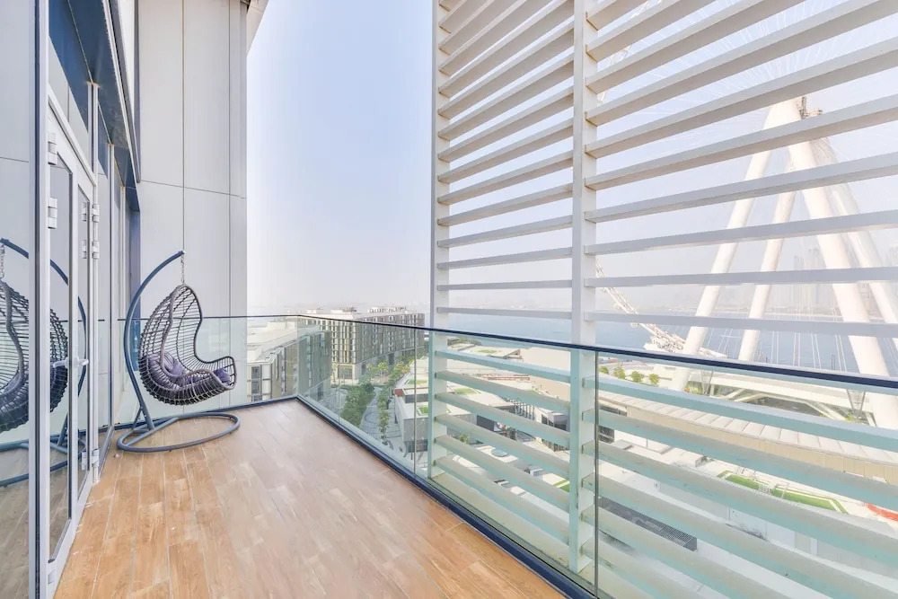 Spectacular 3BR plus 1 - DUBAI EYE view