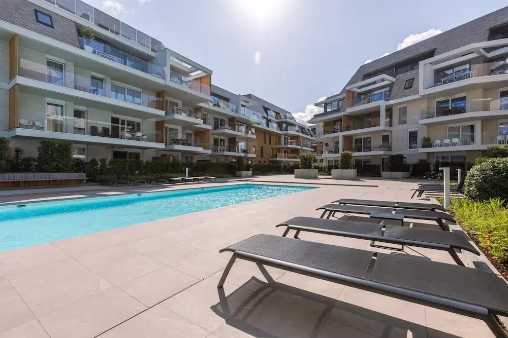 Beautiful Apartment With Pool Terrace and Parking