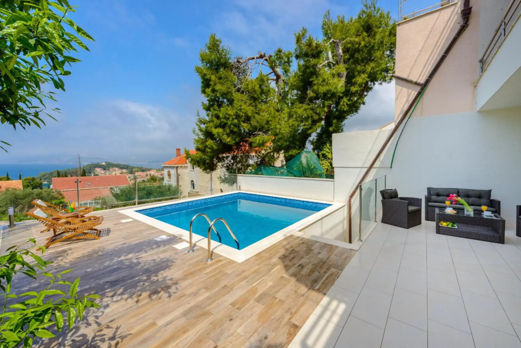 Tandem Apartments with Swimming pool