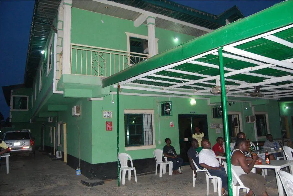 Adesua Hotel-Hostel
