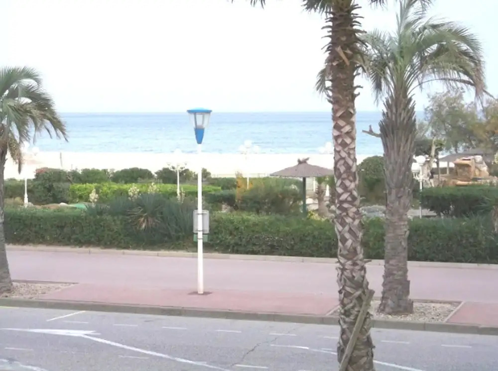 CANET Plage appartement vue latérale mer, 1 chambre , WIFI, climatisation, parking sécurisé couvert